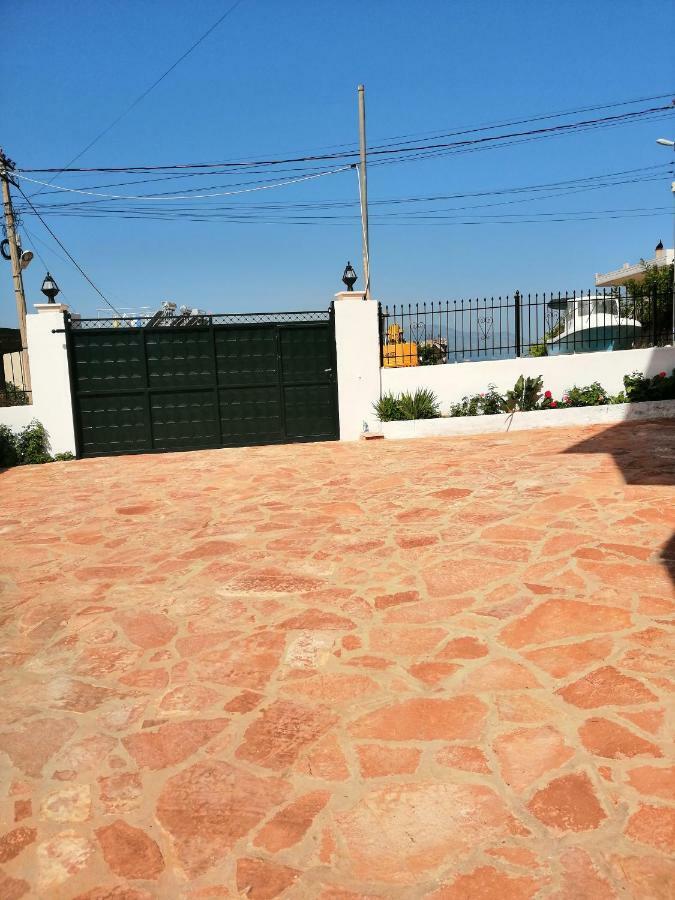 Helen'S House Apartment Ksamil Bagian luar foto
