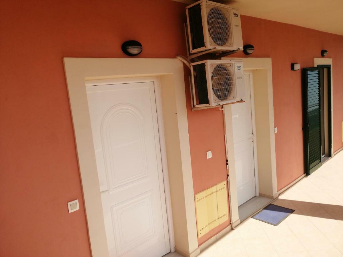 Helen'S House Apartment Ksamil Bagian luar foto