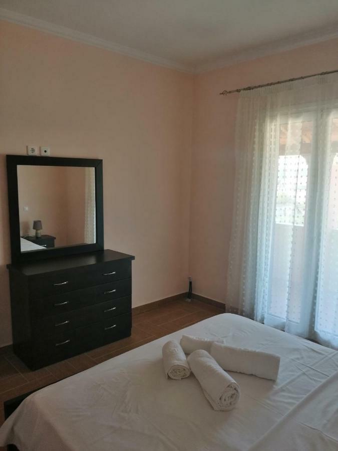 Helen'S House Apartment Ksamil Bagian luar foto